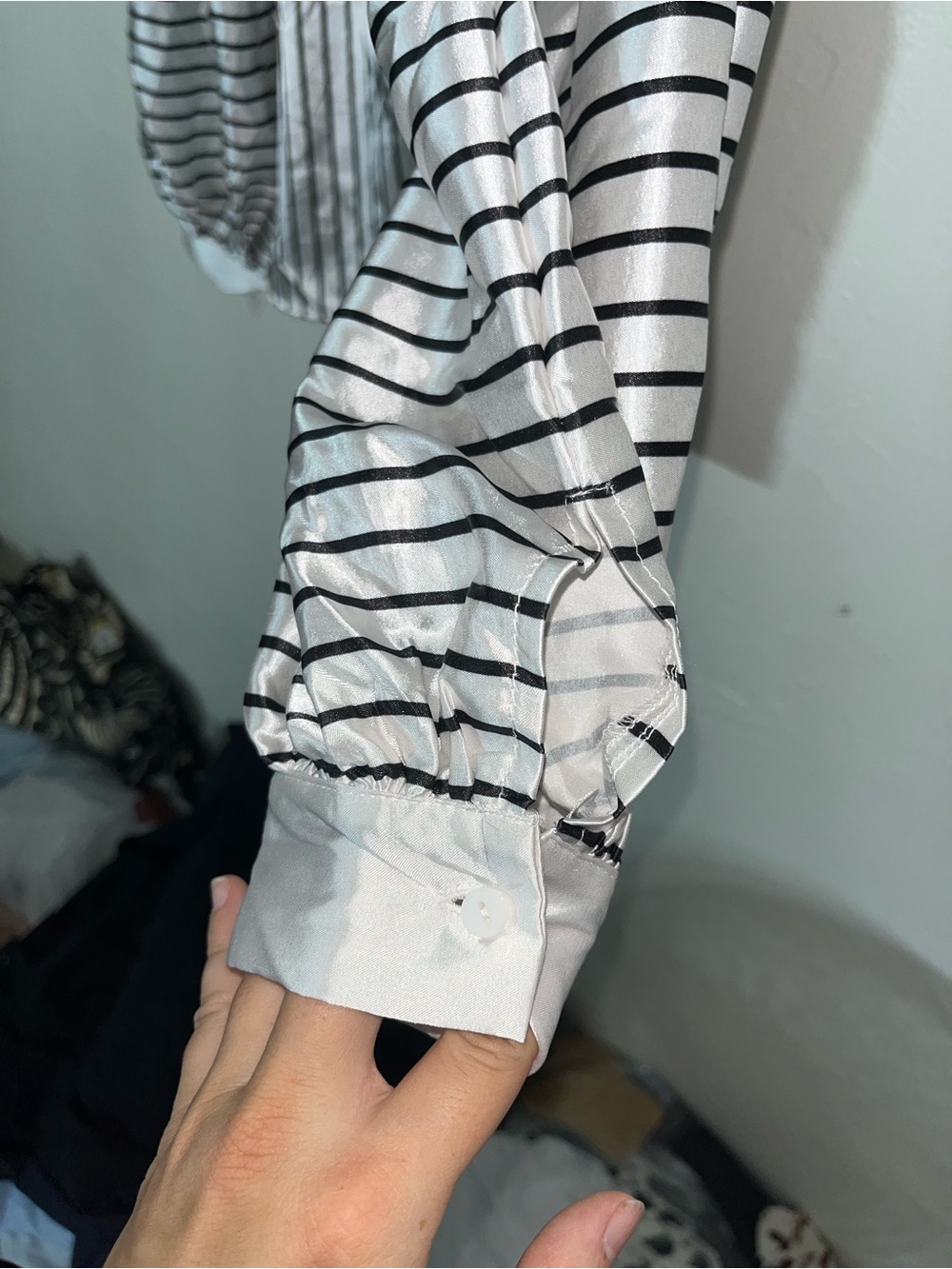 Unique Striped Shiny Satin Button-Front Dress Shirt Blouse Puff Sleeve Women’s S - Picture 3 of 8